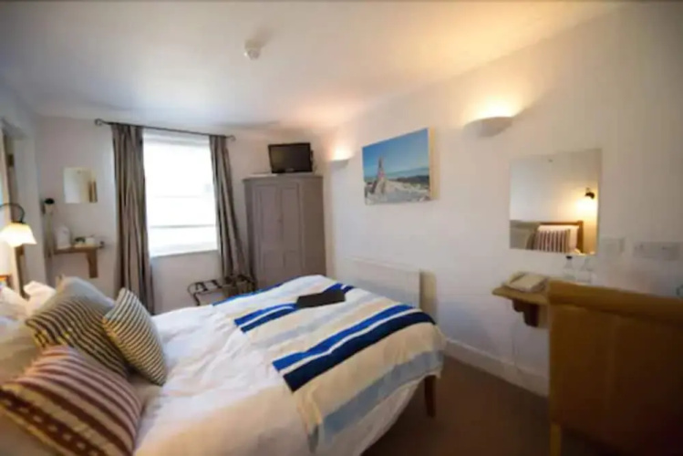 The White Cliffs Hotel