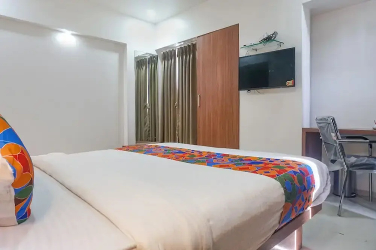 Fabhotel Emersion Residency