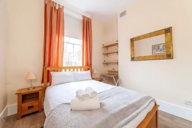 Spacious 3-bed flat by popular Waterloo