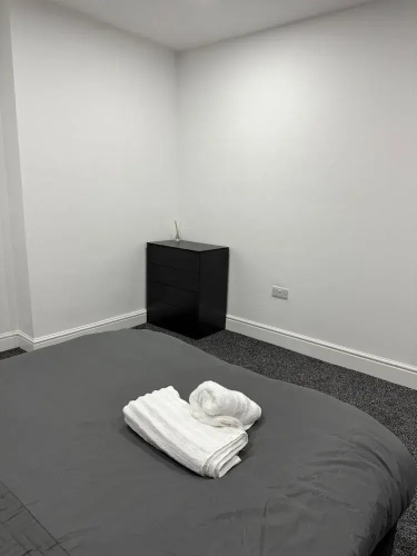 Lutom 2 Bed Flat - 1 With Sofa bed Sleeps 4