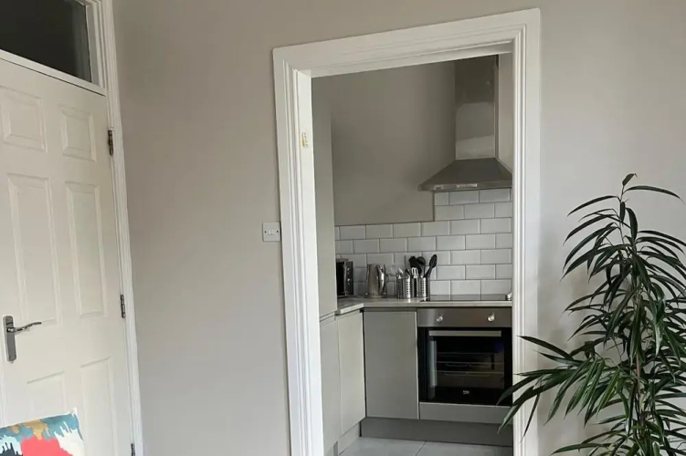 3-bed Central Apartment - Sleeps 5 & Pets Ok