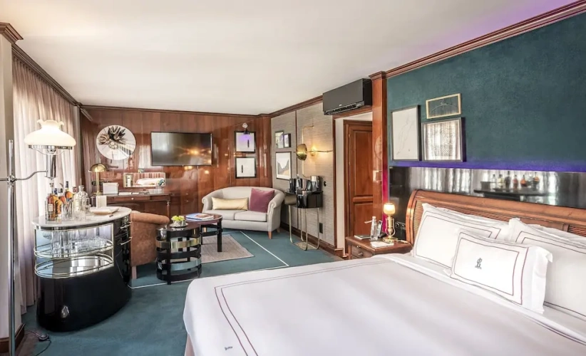 Corner Suite