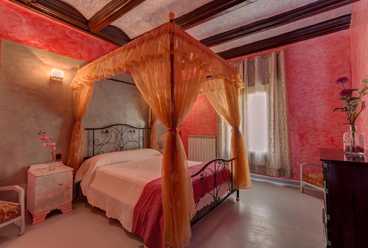 4 Bedrooms Cottage