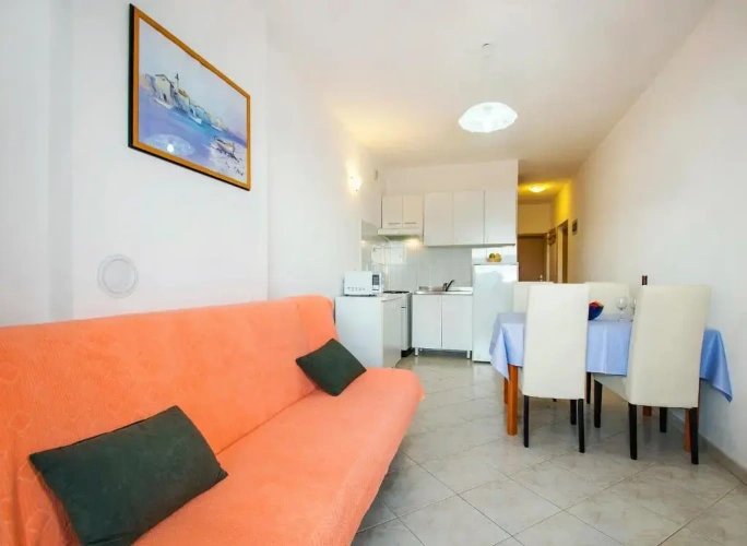 2 Bedrooms Apartment with balcony and with sea view