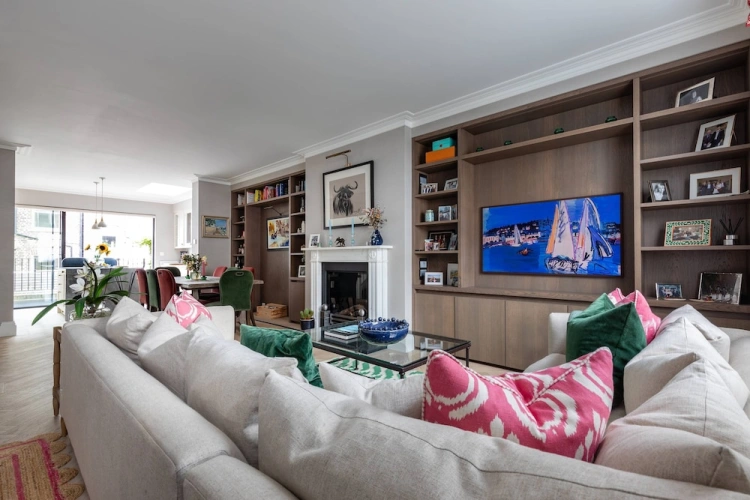 3 Bedrooms Apartment