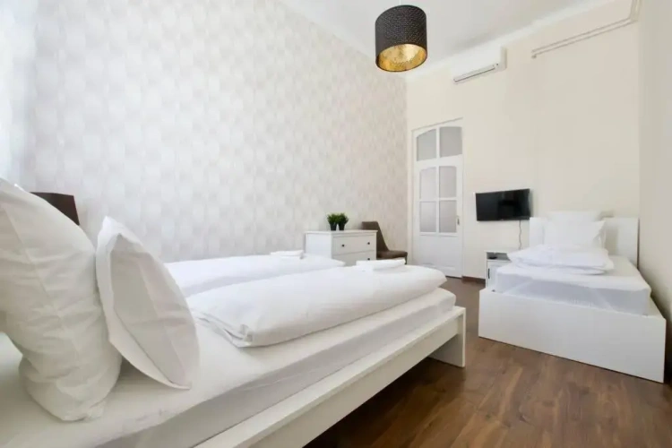 3 Bedrooms Apartment