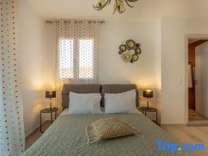 4 Bedrooms Double Villa