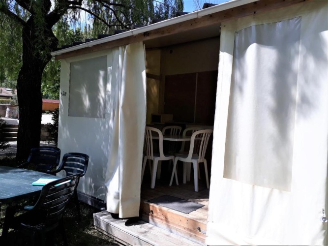 2 Bedrooms Bungalow