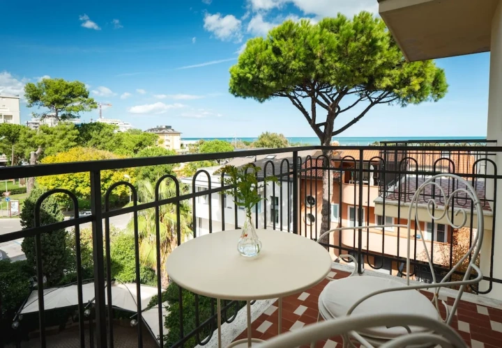 Deluxe Quadruple room with balcony and with sea view
