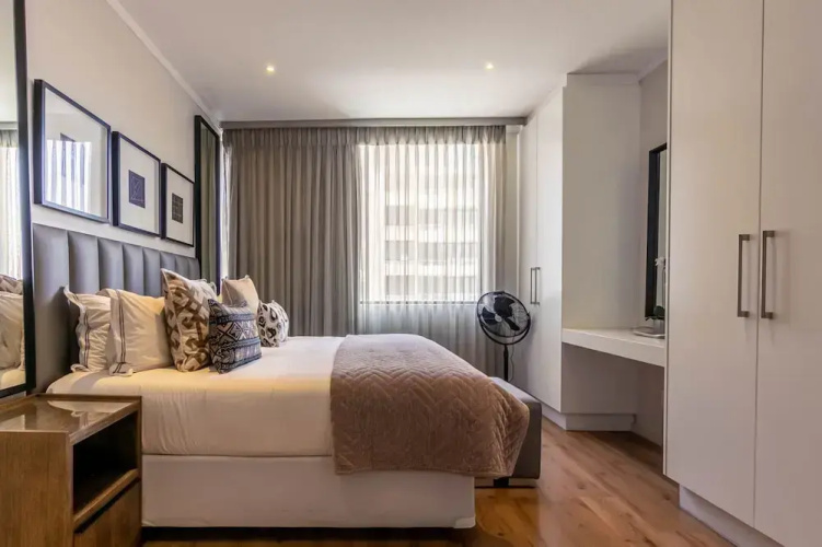 Sandton Smart Apartment Thirteen