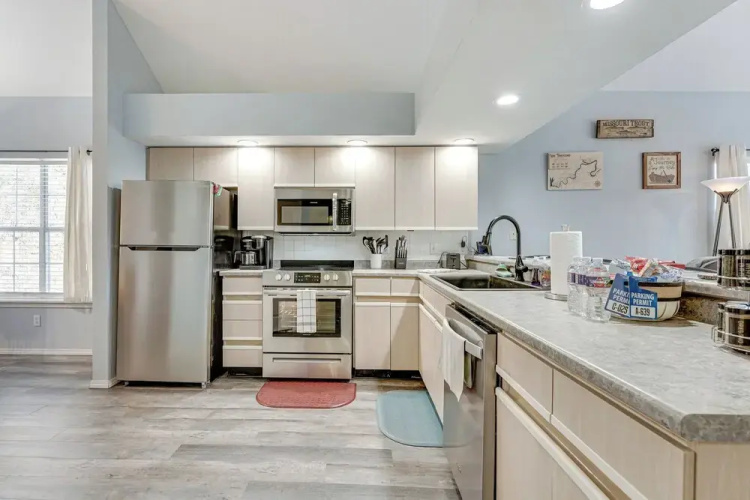 Updated Branson Condo w/ Lake Taneycomo Views!