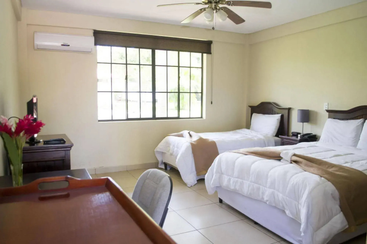 Farallones Hotel