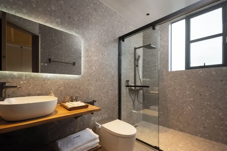 Standard Twin room with courtyard view