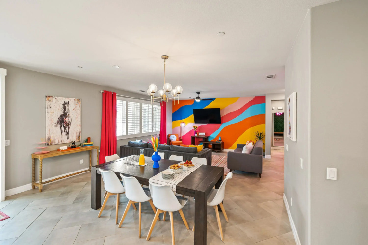 Kaleidoscope by Avantstay Colorful Escape + Pool