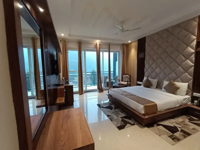 RR Hotel and Resort