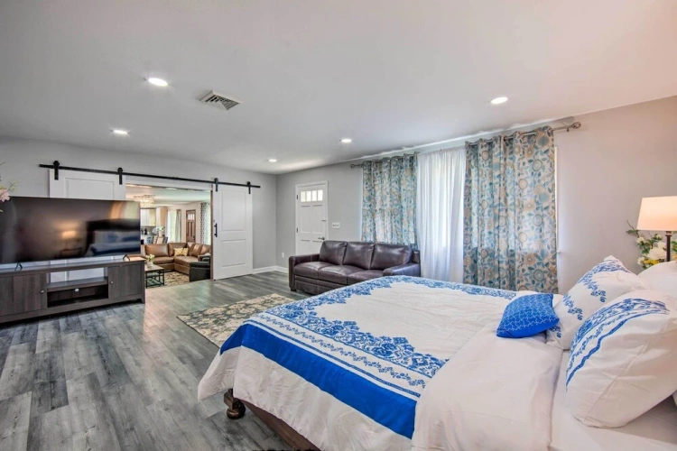 4 Bedrooms Cottage