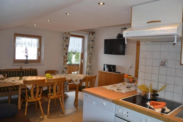 3 Bedrooms Apartment