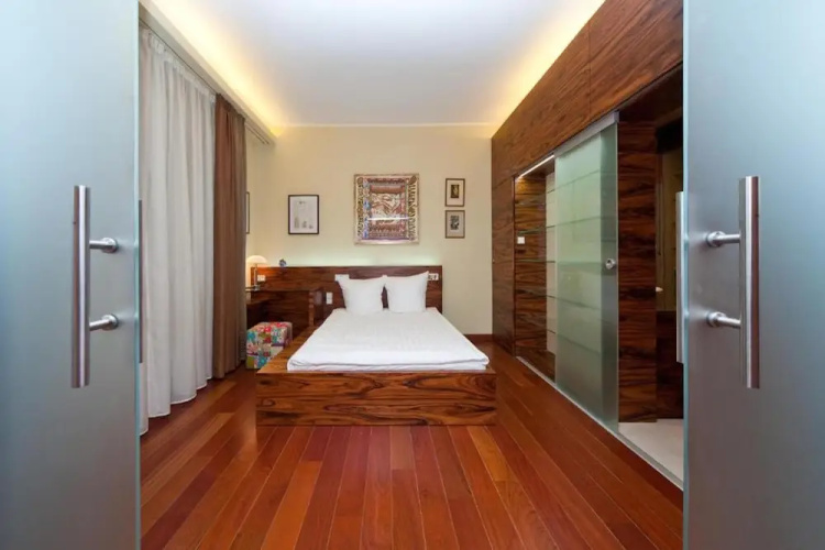 Merchant Rooms & Apartments