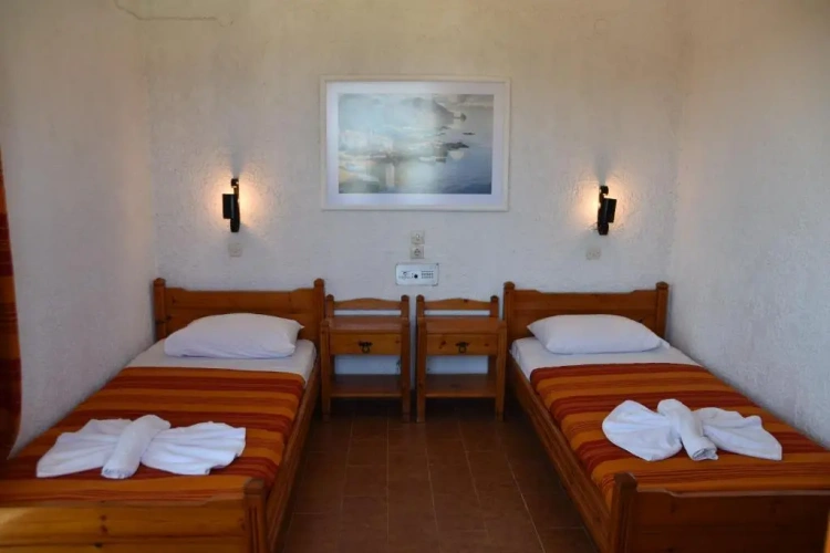 Standard Twin room with sea view