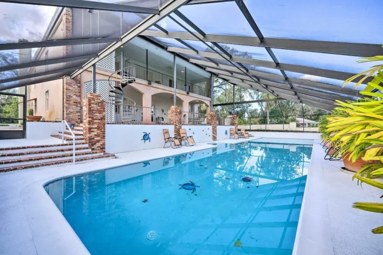 Lanai & Pool: Elegant Villa in Winter Haven!