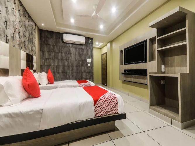 Oyo 17016 Galaxy Inn