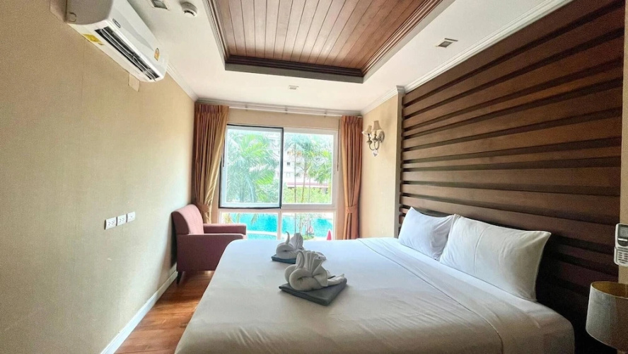 6-26 - 1 Bdr Condo With Balcony and Shared Pool