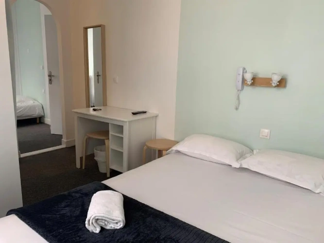 Standard Triple room
