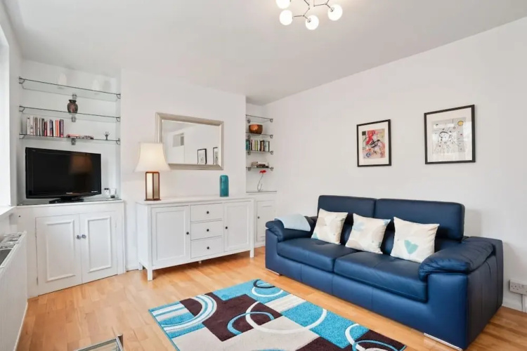 Spacious 3 Bed Flat W/communal Garden in Euston