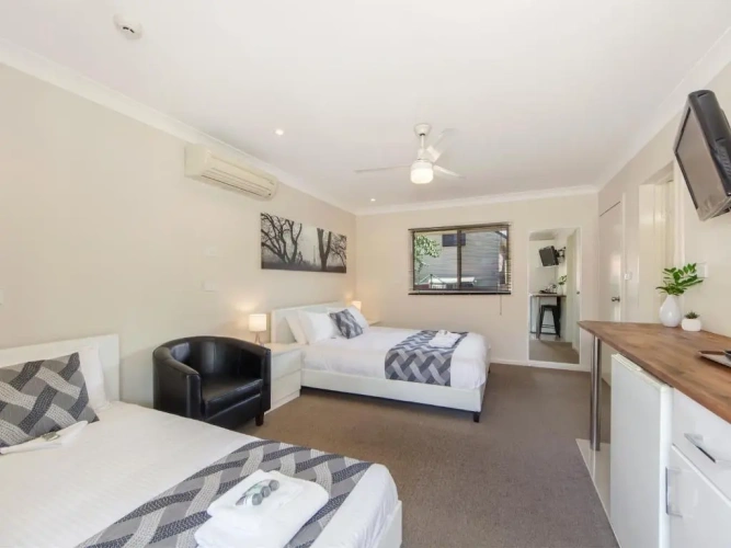 Standard Triple room