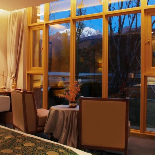 Standard Twin room with river view