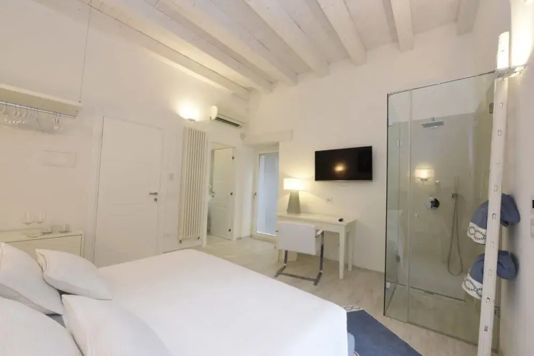 Ortygia Inn