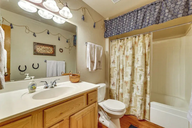 Hike, Fish & Enjoy Pond On-site: Bison Ranch Cabin