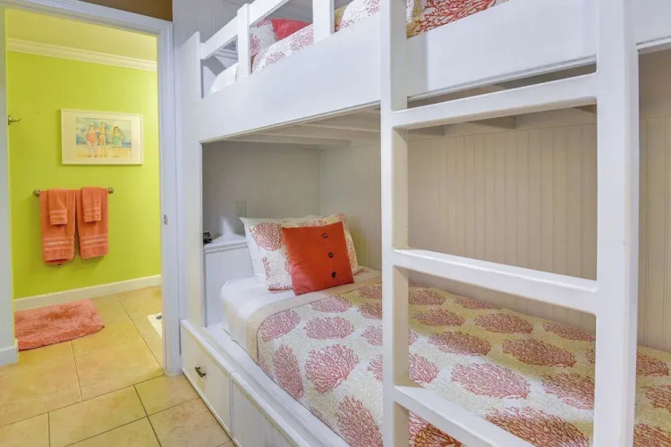 Cozy Miramar Beach Condo w/ Pools & Beach Access!