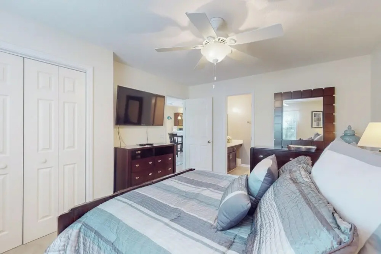 Longs Cozy Haven: Stylish, Accessible Retreat