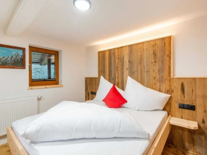 4 Bedrooms Classic Cottage