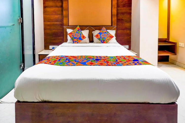 Fabhotel Eros 211