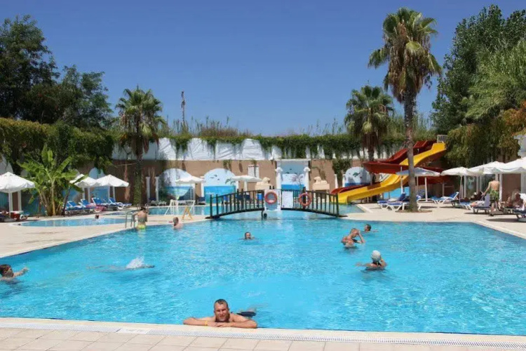 Q Ella Beach Hotel