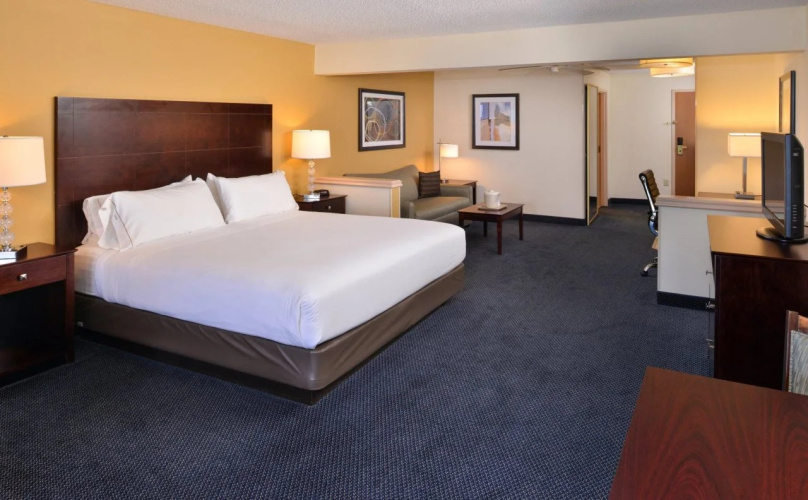 Holiday Inn Express & Suites St Joseph by IHG
