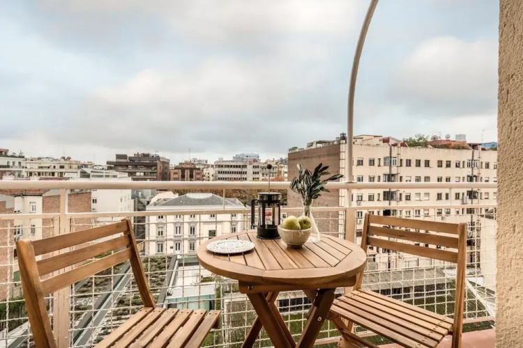 Lora - 2 Bedroom Apartment in Almagro