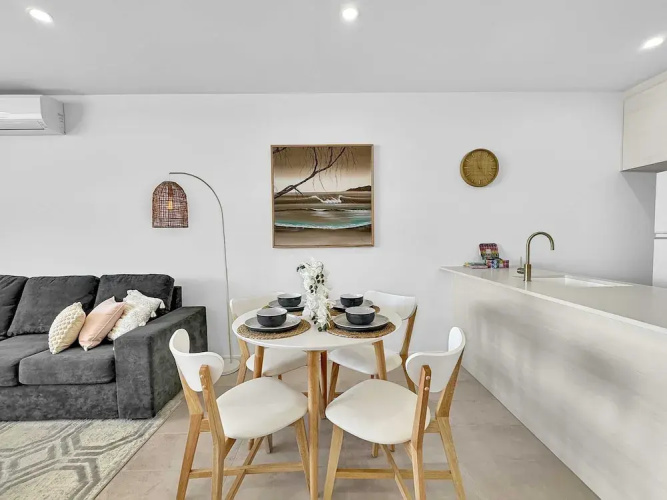 Modern 1-bedroom Apt With Sweeping Water Views