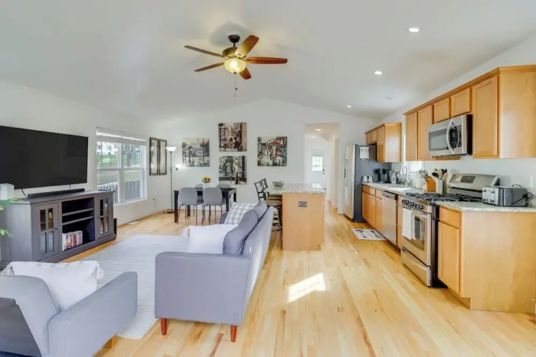 4 Bedrooms Cottage