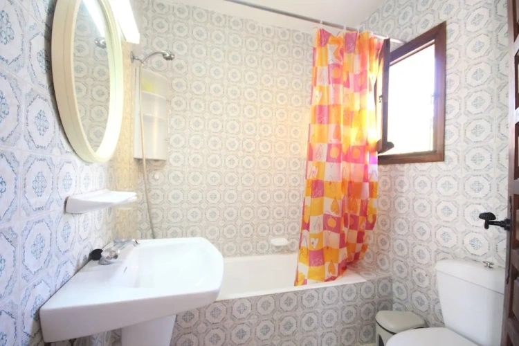 2 Bedrooms Villa