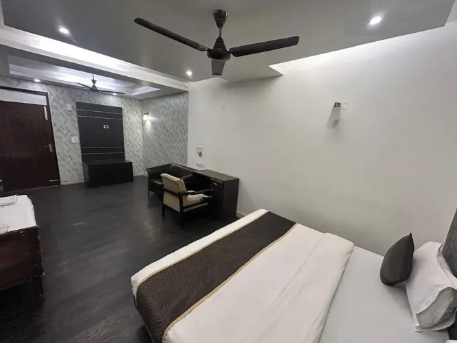 Hotel 82 Inn