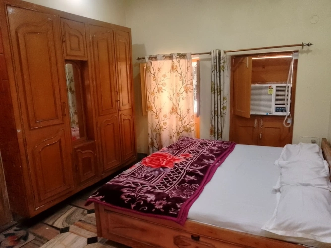 Economy room