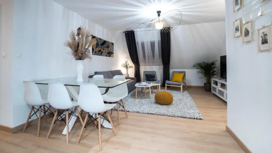 2 Bedrooms Apartment