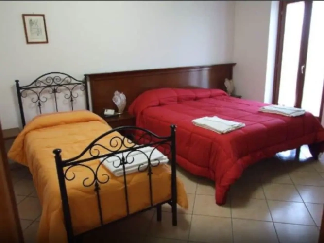 Standard Triple room