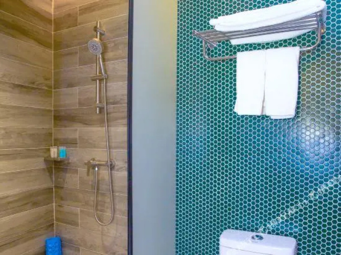 Lexuan Holiday Hotel