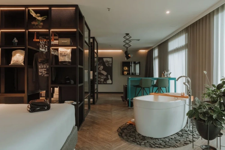 Deluxe Suite