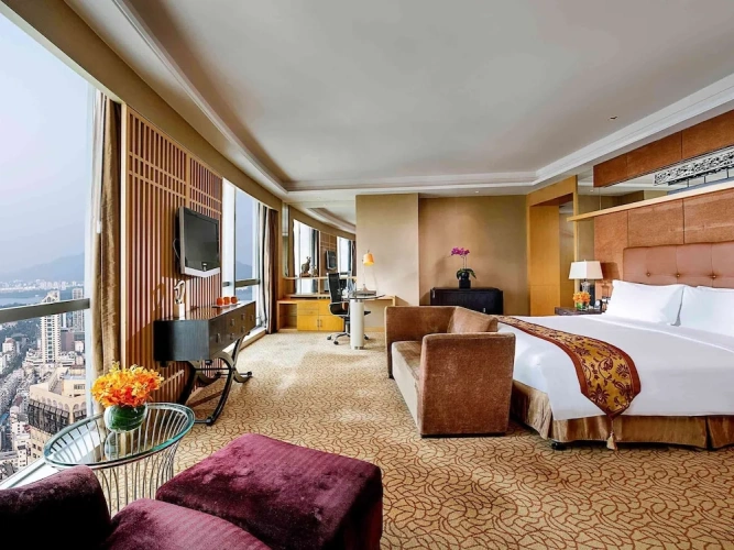 Luxury Twin Club room with city view