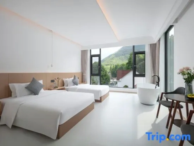 3 Bedrooms Standard room with lake view